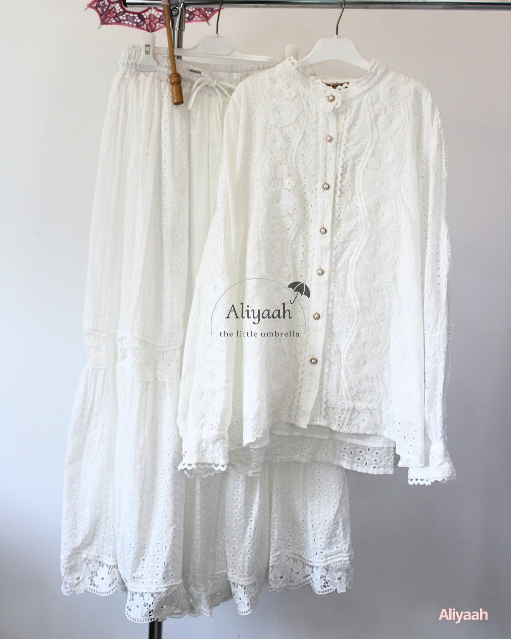 Ensemble 'Tulipe' en broderie anglaise