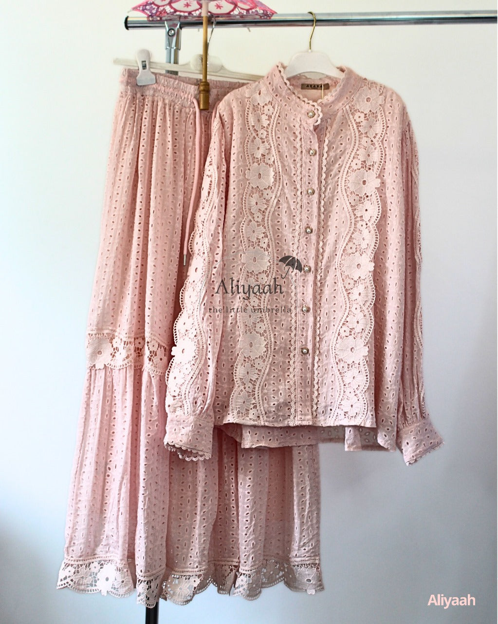 Ensemble 'Tulipe' en broderie anglaise