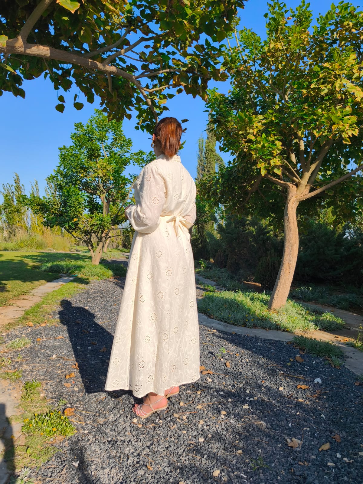 Robe en Broderie Anglaise – Élégance Modeste et Féminine - Hijab Chic