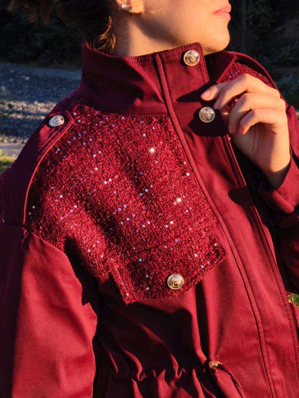 Trench longue chic femme – Veste Burgundy élégante avec détails dorés